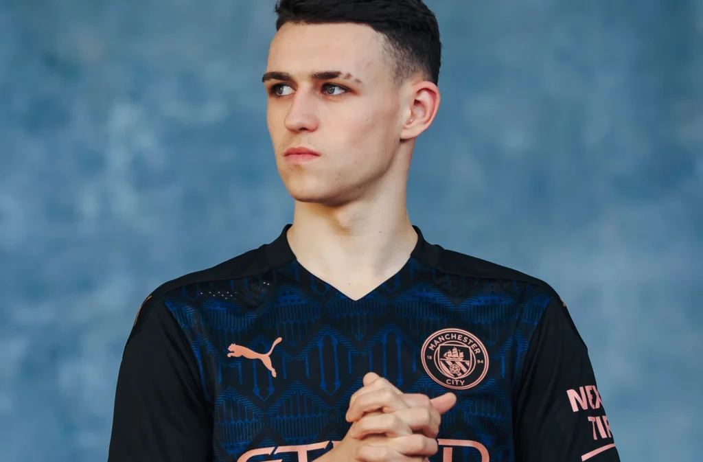Phil Foden Biographie complète style de jeu carrière et impact sur le football moderne Phil Foden