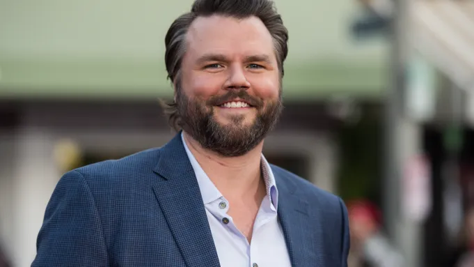 Tyler Labine Biographie Carrière Influence Un Portrait Complet de l’Acteur Canadien Tyler Labine